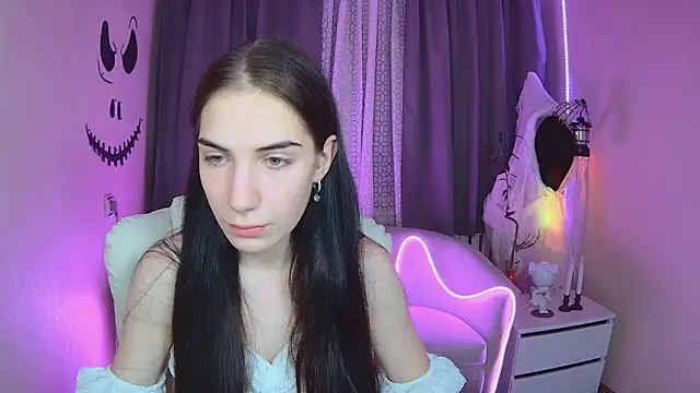 Snapshot of NikaStark_ chatting on 10.25.25 NikaStark online show from 10.25.25