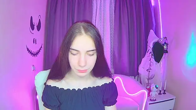 Snapshot of NikaStark_ chatting on 10.31.25 NikaStark online show from 10.31.25