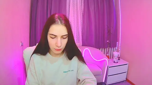 Snapshot of NikaStark_ chatting on 11.08.25 NikaStark online show from 11.08.25