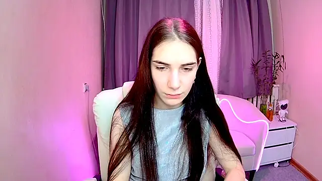 Snapshot of NikaStark_ chatting on 11.19.25 NikaStark online show from 11.19.25