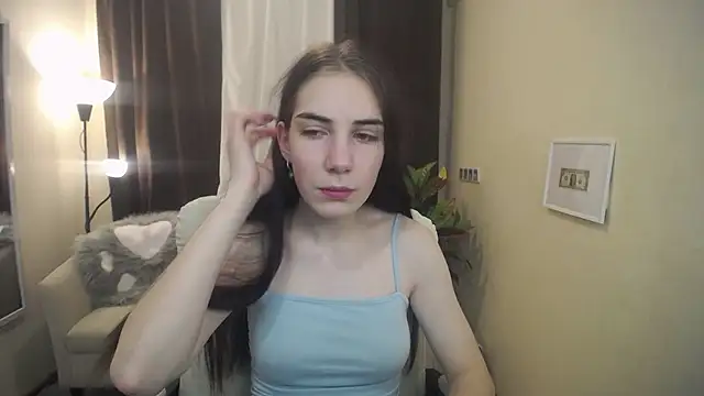 Snapshot of NikaStark_ chatting on 11.21.25 NikaStark online show from 11.21.25