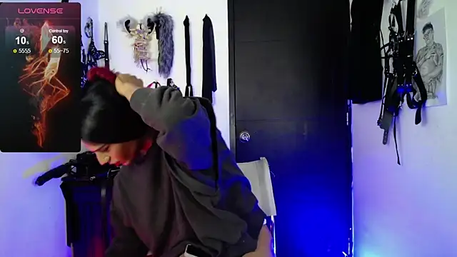 Snapshot of akinoro_ chatting on 12.28.24 akinoro online show from 12.28.24