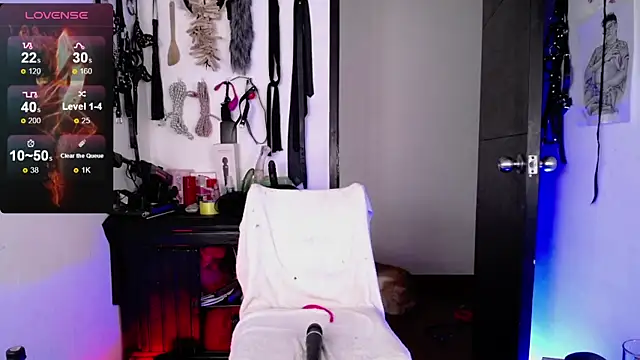 Snapshot of akinoro_ chatting on 01.18.25 akinoro online show from 01.18.25