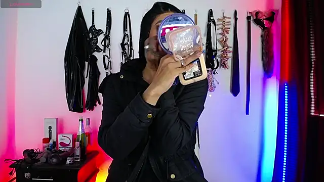 Snapshot of akinoro_ chatting on 10.04.25 akinoro online show from 10.04.25