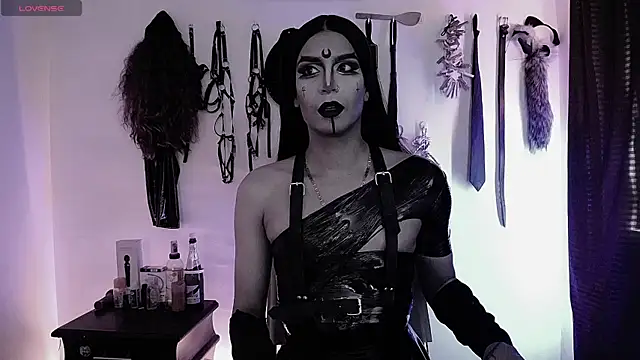 Snapshot of akinoro_ chatting on 10.31.25 akinoro online show from 10.31.25