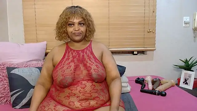 HotCurvyAssx38 online show from 10.07.25