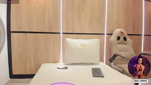 Snapshot of charlotte_colee chatting on 12.05.25 charlotte colee online show from 12.05.25