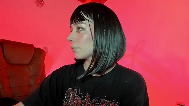 Snapshot of sweeet_peach chatting on 12.22.25 sweeet peach online show from 12.22.25