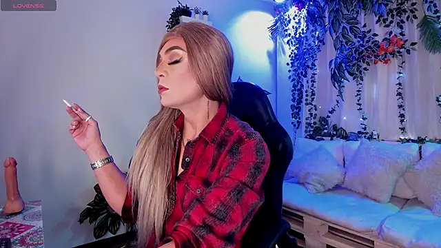 Snapshot of karol_elegance_ chatting on 11.14.25 karol elegance online show from 11.14.25