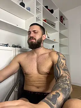 LoveIsBlind  online show from 10.03.25