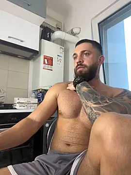 LoveIsBlind  online show from 10.08.25