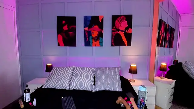 Snapshot of Elizabeth_Santos chatting on 10.27.25 Elizabeth Santos online show from 10.27.25