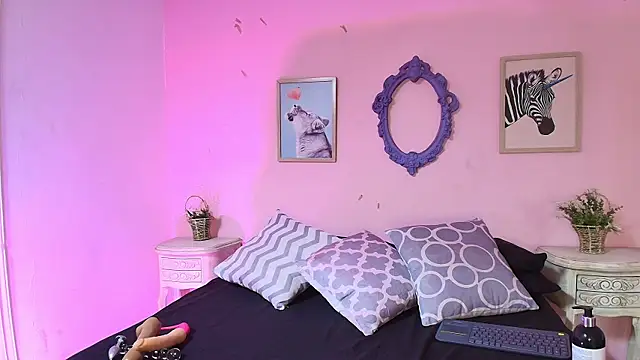 Snapshot of Elizabeth_Santos chatting on 11.04.25 Elizabeth Santos online show from 11.04.25