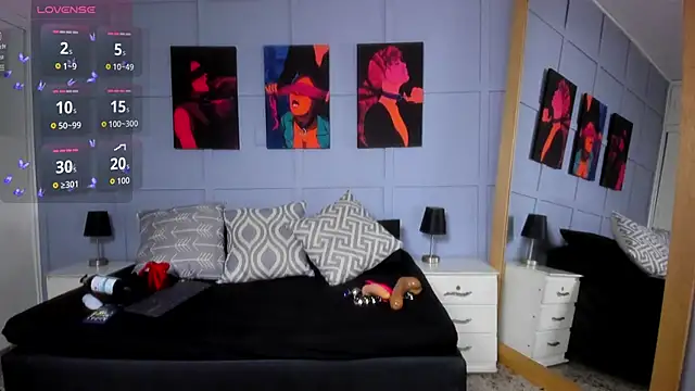 Snapshot of Elizabeth_Santos chatting on 11.18.25 Elizabeth Santos online show from 11.18.25