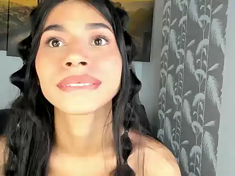 Snapshot of _violetadulce chatting on 01.04.25  violetadulce online show from 01.04.25