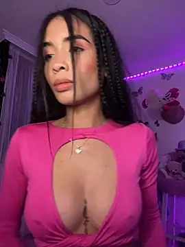 Snapshot of lina_pink chatting on 12.27.24 lina pink online show from 12.27.24