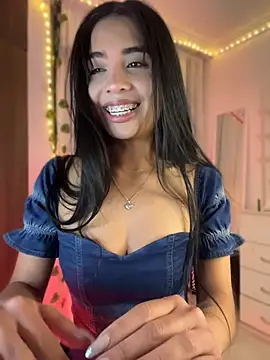 lina pink online show from 04.17.26