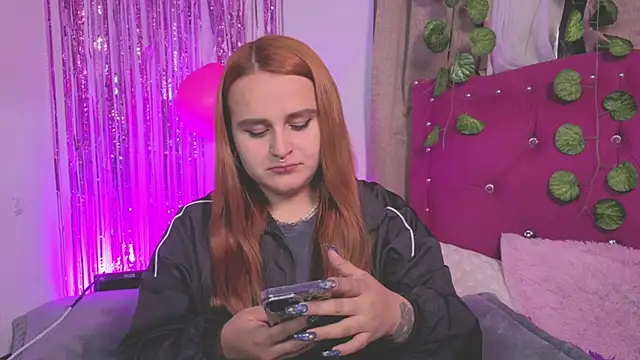 Snapshot of evy_orange1 chatting on 09.14.25 evy orange1 online show from 09.14.25