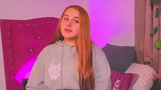 Snapshot of evy_orange1 chatting on 09.27.25 evy orange1 online show from 09.27.25