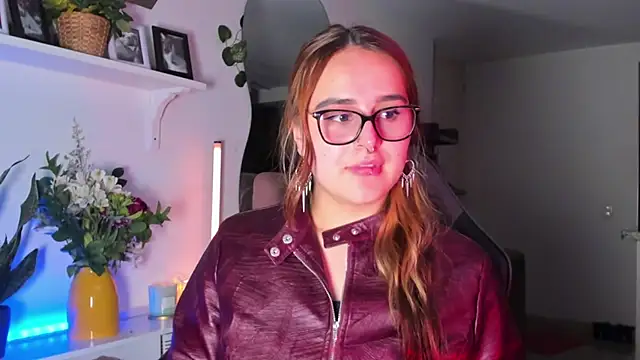 Snapshot of evy_orange1 chatting on 02.26.26 evy orange1 online show from 02.26.26