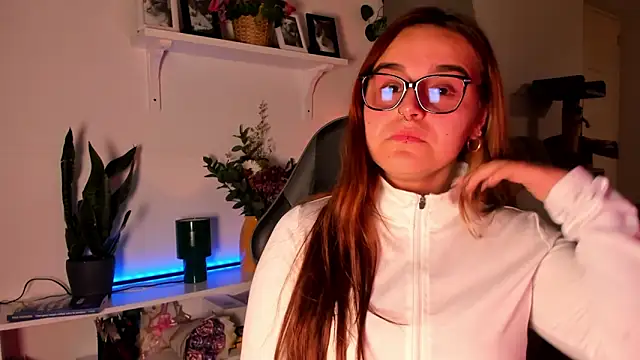 evy orange1 online show from 03.12.26