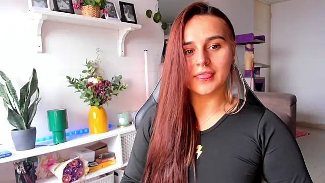 evy orange1 online show from 03.16.26