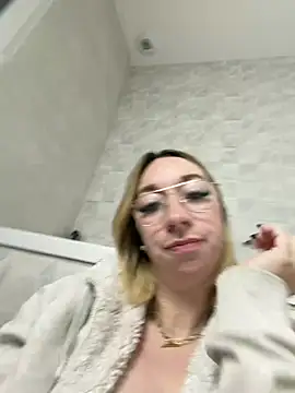 Snapshot of Giuliana_baby chatting on 03.10.26 Giuliana baby online show from 03.10.26