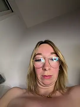 Snapshot of Giuliana_baby chatting on 03.12.26 Giuliana baby online show from 03.12.26