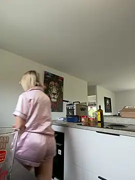 Snapshot of Giuliana_baby chatting on 03.13.26 Giuliana baby online show from 03.13.26