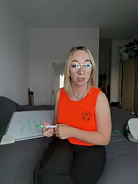 Snapshot of Giuliana_baby chatting on 04.05.26 Giuliana baby online show from 04.05.26