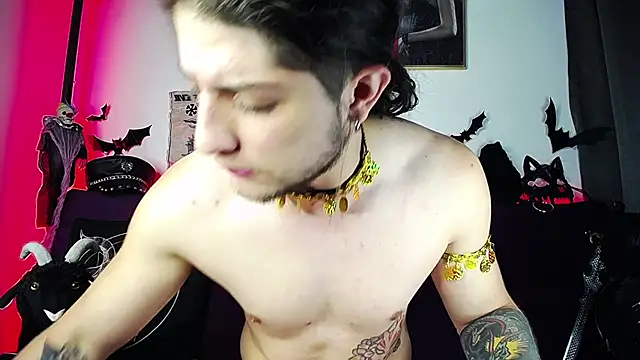 Snapshot of blckwolf_6 chatting on 11.02.25 blckwolf 6 online show from 11.02.25