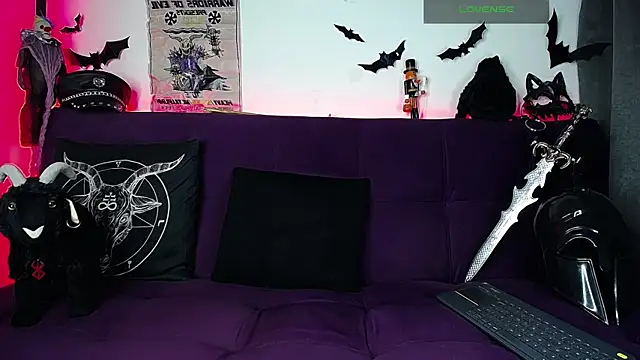 Snapshot of blckwolf_6 chatting on 11.04.25 blckwolf 6 online show from 11.04.25