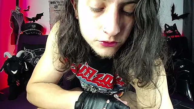 Snapshot of blckwolf_6 chatting on 11.06.25 blckwolf 6 online show from 11.06.25