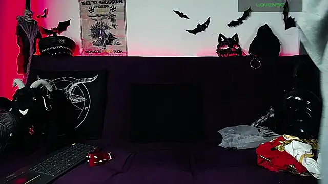 Snapshot of blckwolf_6 chatting on 11.14.25 blckwolf 6 online show from 11.14.25