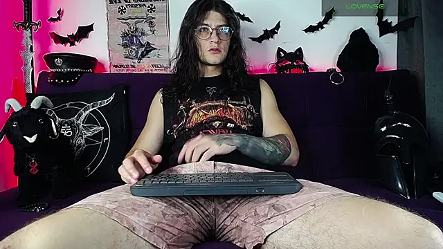 Snapshot of blckwolf_6 chatting on 11.24.25 blckwolf 6 online show from 11.24.25