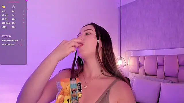 Roxie-Summers11 online show from 01.30.25