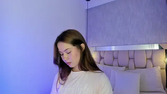 Roxie-Summers11 online show from 03.18.25