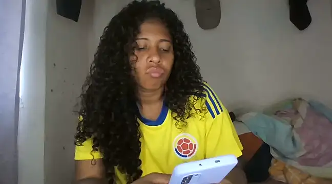 Snapshot of Ivon-09 chatting on 02.21.25 Ivon-09 online show from 02.21.25