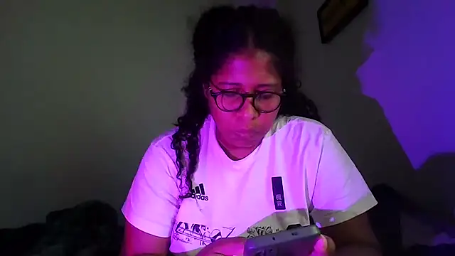 Snapshot of Ivon-09 chatting on 10.29.25 Ivon-09 online show from 10.29.25