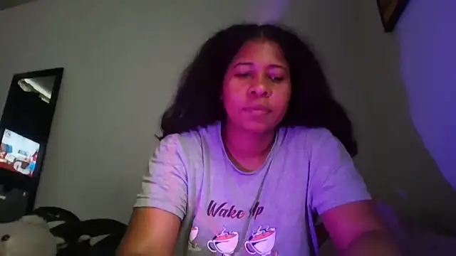 Snapshot of Ivon-09 chatting on 10.31.25 Ivon-09 online show from 10.31.25