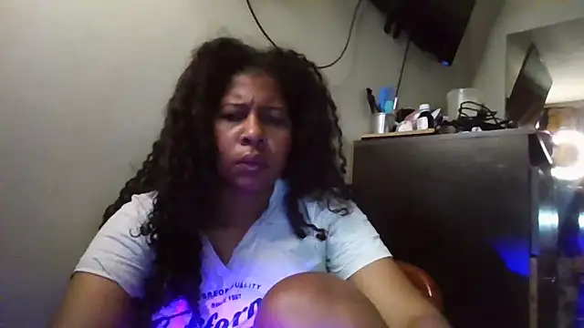 Snapshot of Ivon-09 chatting on 11.04.25 Ivon-09 online show from 11.04.25