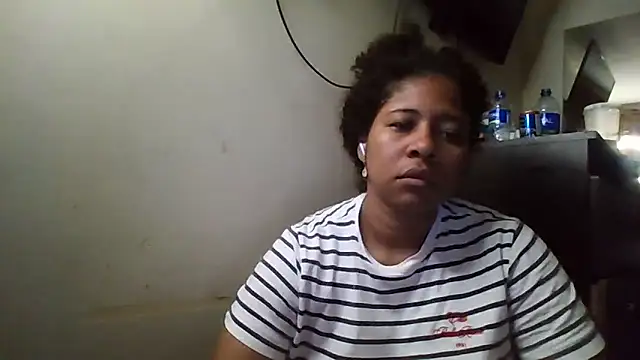 Snapshot of Ivon-09 chatting on 11.10.25 Ivon-09 online show from 11.10.25