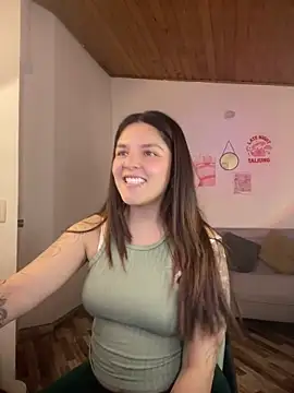 Snapshot of Mariangeel chatting on 12.13.25 Mariangeel online show from 12.13.25