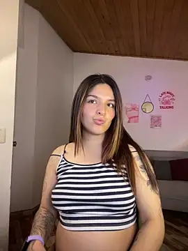 Snapshot of Mariangeel chatting on 12.19.25 Mariangeel online show from 12.19.25