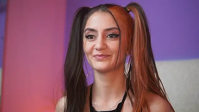 Snapshot of SabrinaHope chatting on 11.06.25 SabrinaHope online show from 11.06.25