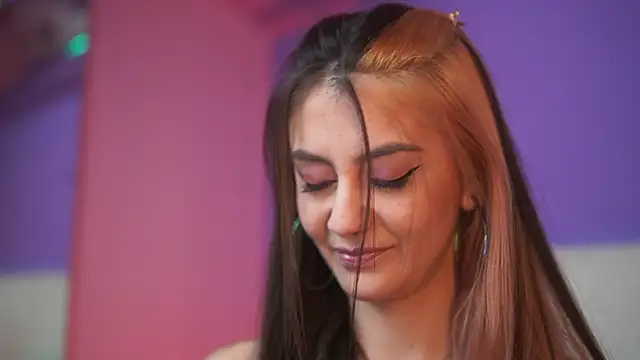 Snapshot of SabrinaHope chatting on 11.12.25 SabrinaHope online show from 11.12.25