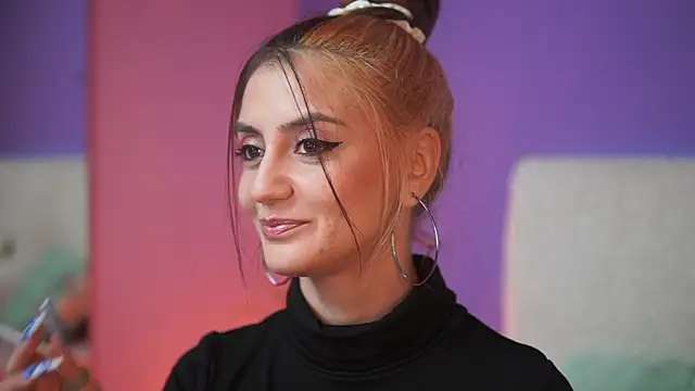 Snapshot of SabrinaHope chatting on 11.14.25 SabrinaHope online show from 11.14.25