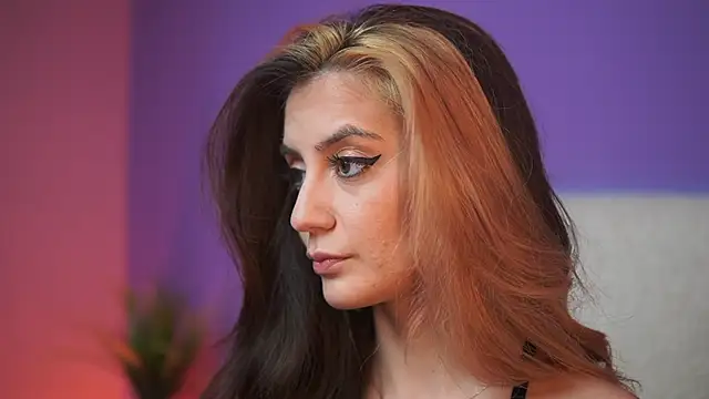 Snapshot of SabrinaHope chatting on 11.25.25 SabrinaHope online show from 11.25.25