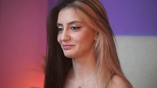 Snapshot of SabrinaHope chatting on 11.29.25 SabrinaHope online show from 11.29.25