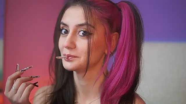 Snapshot of SabrinaHope chatting on 12.04.25 SabrinaHope online show from 12.04.25